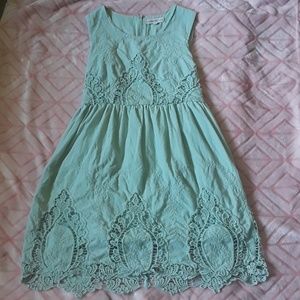 Cute, pale green lace dress!